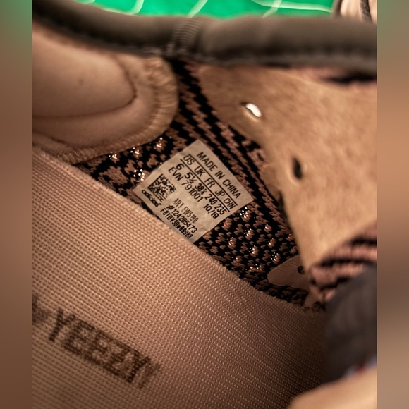 YEEZY BOOST 350 V2 "Yecheil" SNEAKERS - Picture 7 of 9